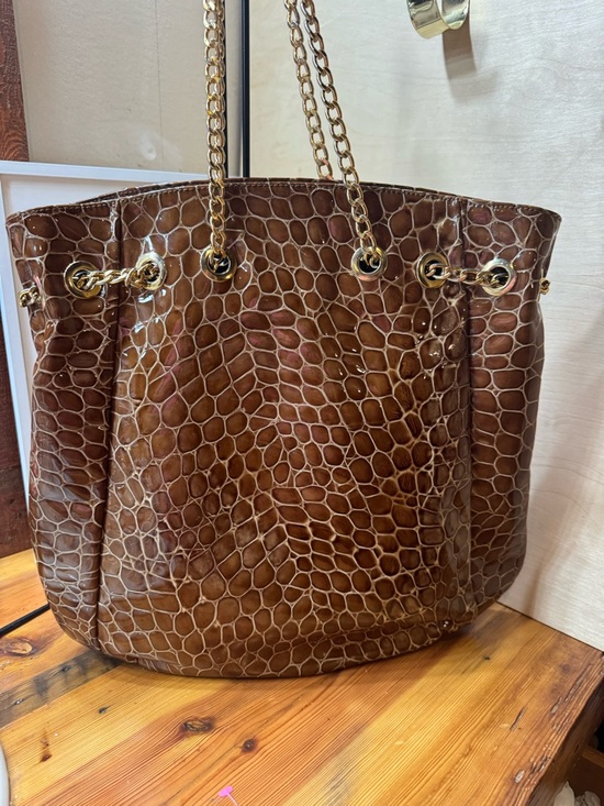 Innue made Italy genuine Leather Brown Tote large with Gold Chain Handles - Picture 2 of 16